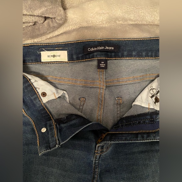Petite Calvin Klein skinny jeans, size 25 fits a Xs/S high wasted - Picture 3 of 4
